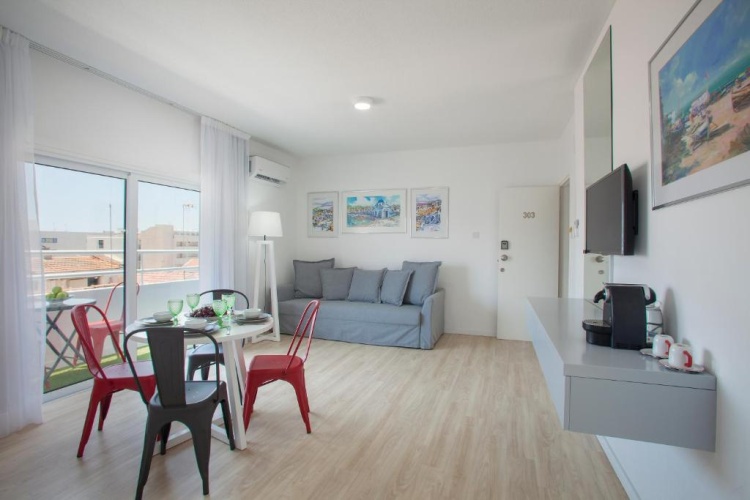 1 Bedroom Apartment with balcony and with view