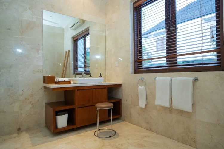 5 Bedrooms Villa