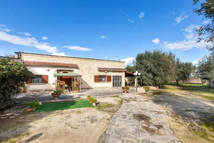 2 Bedrooms Villa