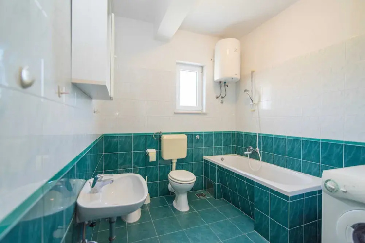 Comfortable Kastel Stafilic Apartment With Balcony