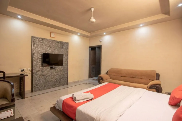 OYO 2428 Hotel Ashish
