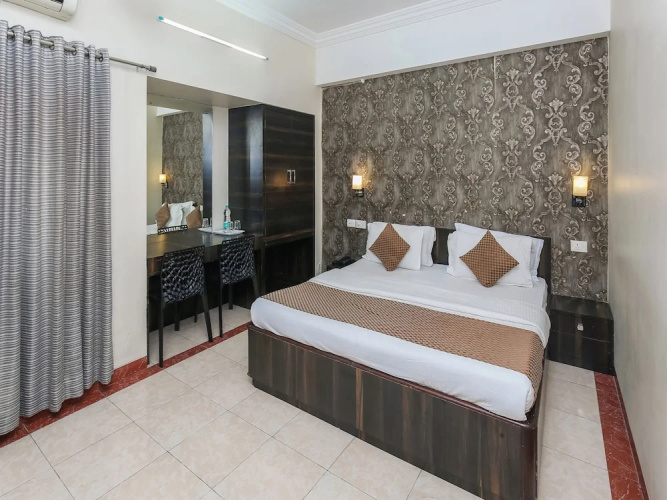 Fabhotel Heritage Palace