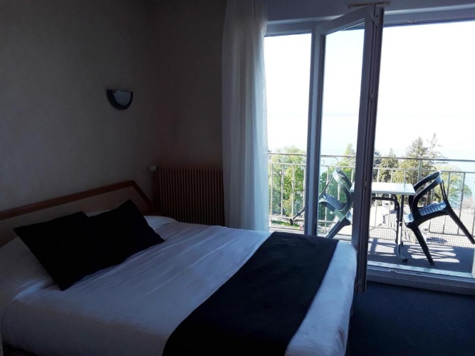 Standard Triple room with balcony and with lake view