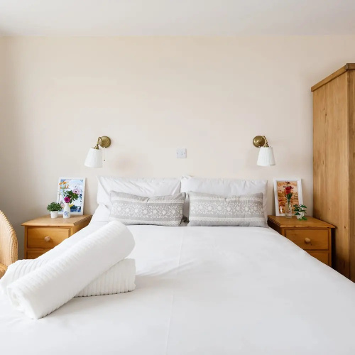 Sunny Seafront Chalet - Sleeps 6