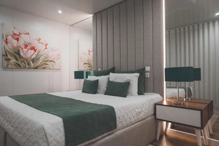 Suite with balcony and with mountain view