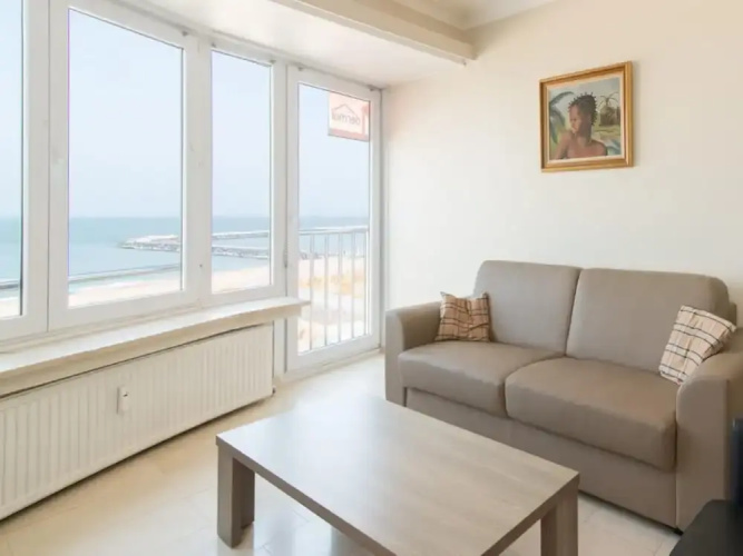 Apartment With Harbour Chanel View