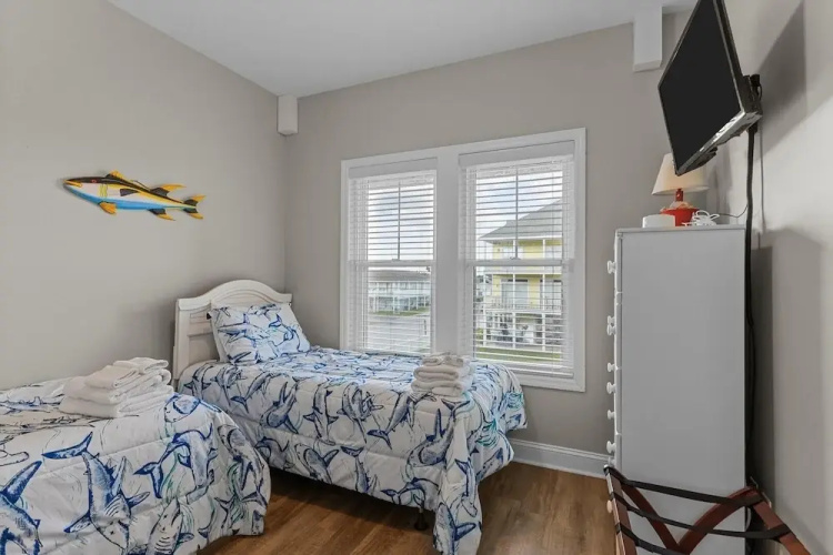 Slack Tide 3 Bedroom Condo by RedAwning