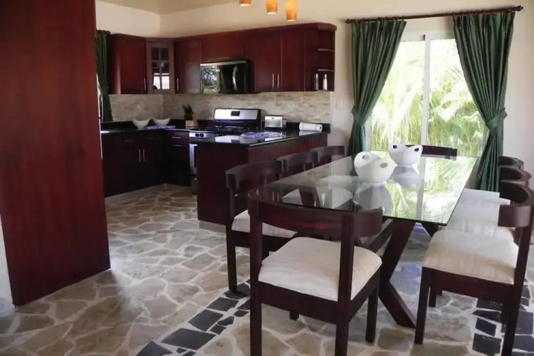 Elegant and Private 4 Bedroom Villa