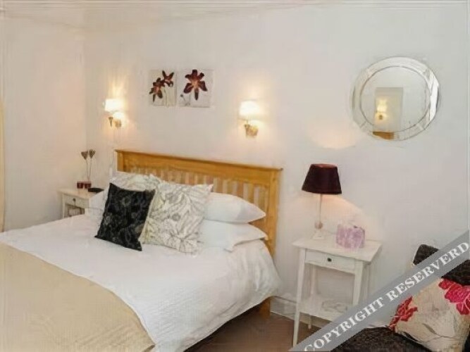 Chetcombe HouseOver view