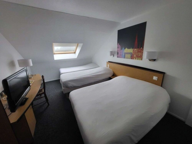 Standard Triple room