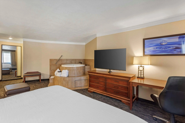 Best Western Plus Landmark Inn