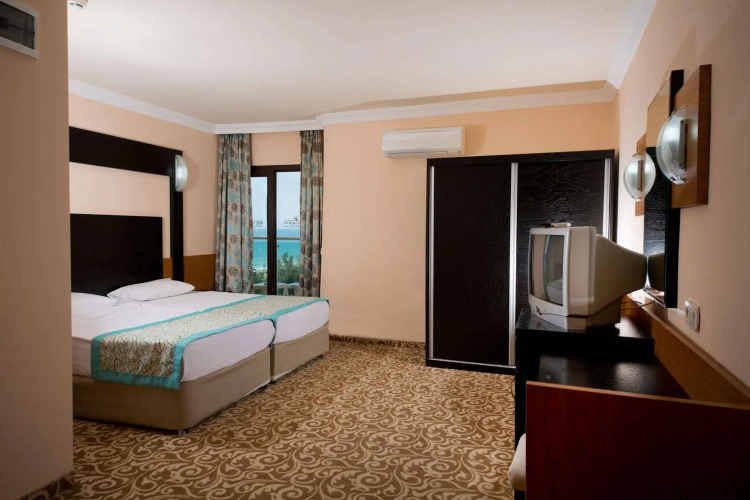 Mc Mahberi Beach Hotel