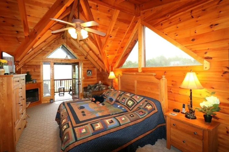 A Stone's Throw 2 Bedroom Cabin by RedAwning