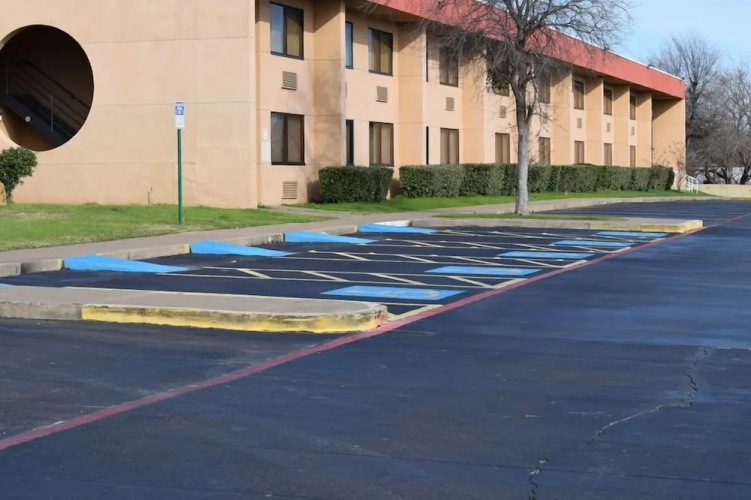 Days Inn And Suites Sherman/de