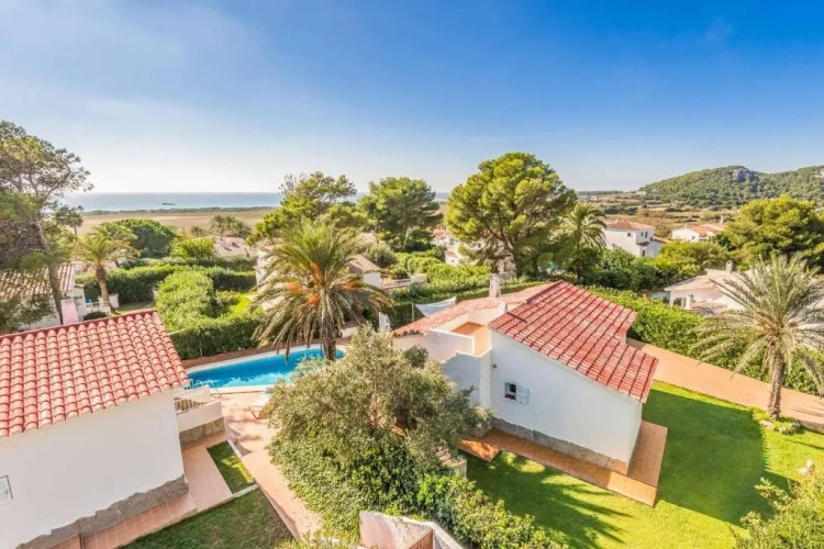 2 Bedrooms Villa