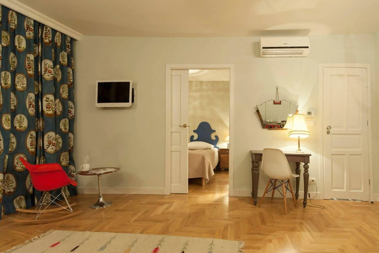 Crystal Suites Chez Helena
