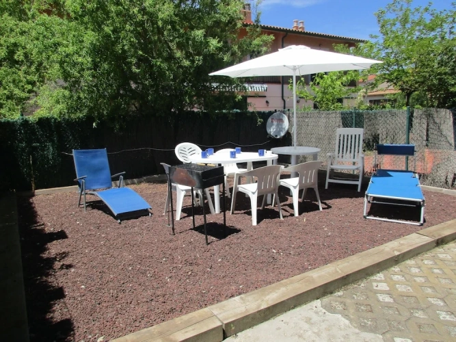 3 Bedrooms Cottage with balcony