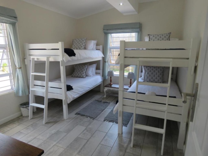 4 Bedrooms Cottage