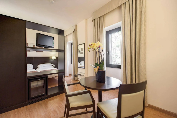 Regal Park Hotel