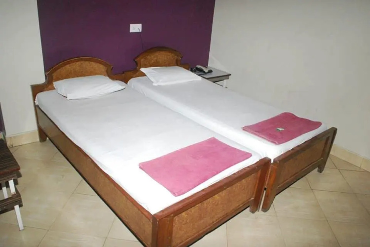 Ajatsatru Hotel