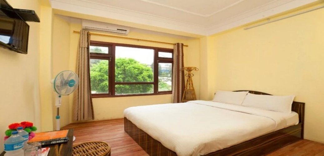 MeroStay 261 Hotel Wall