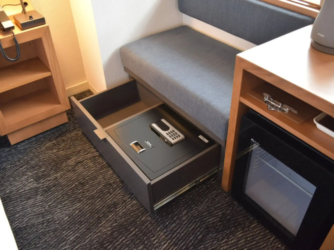 Umedaholic Hotel