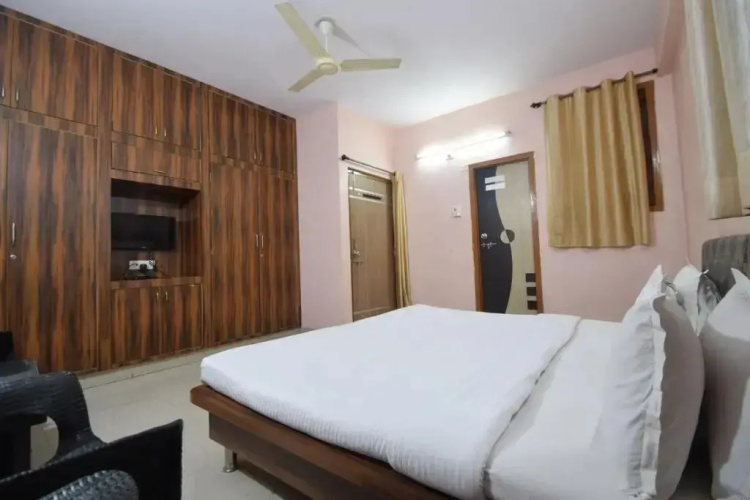 Shreenathji Inn by OYO Rooms