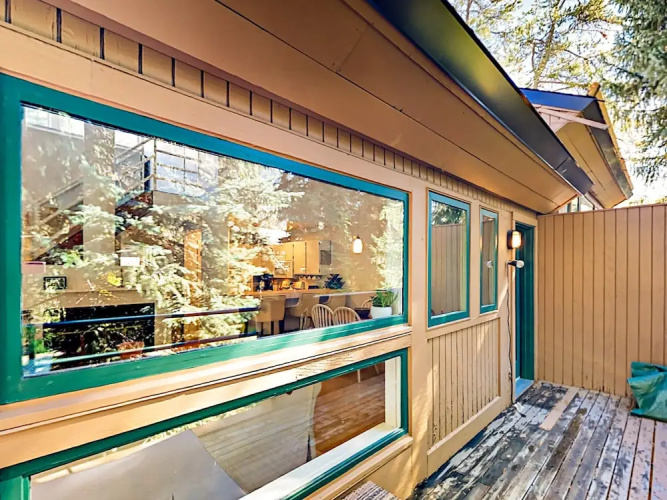 3BR w/ Fireplace, Pool, & Hot Tub