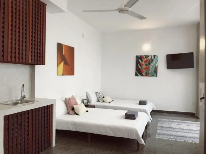 LaRose Cafe I Bed & Breakfast