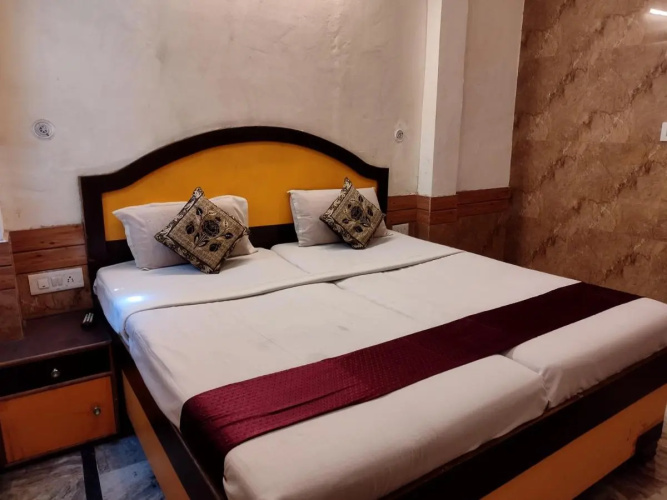 Shraddha Hotel