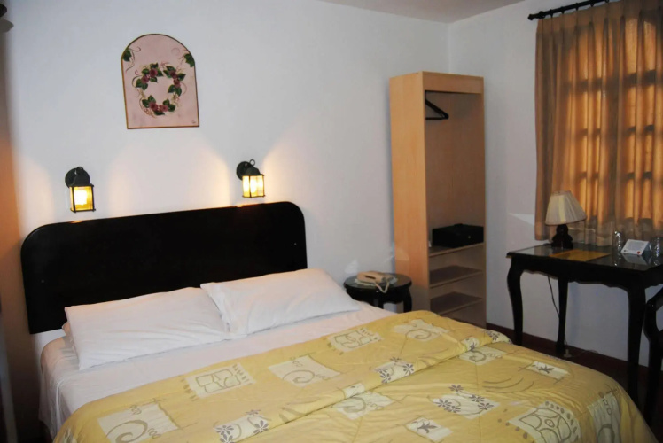 Hotel Fuente de Piedra I