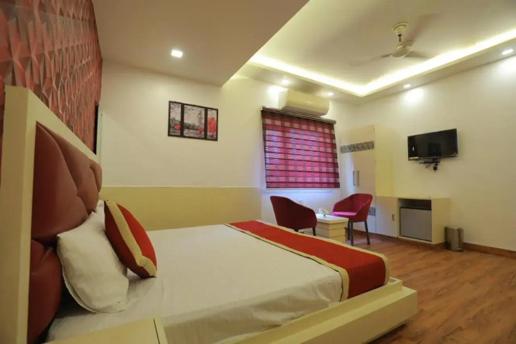 Hotel Sahibs Red Carpet