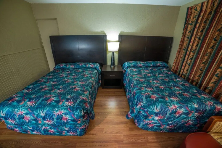 Deluxe Inn