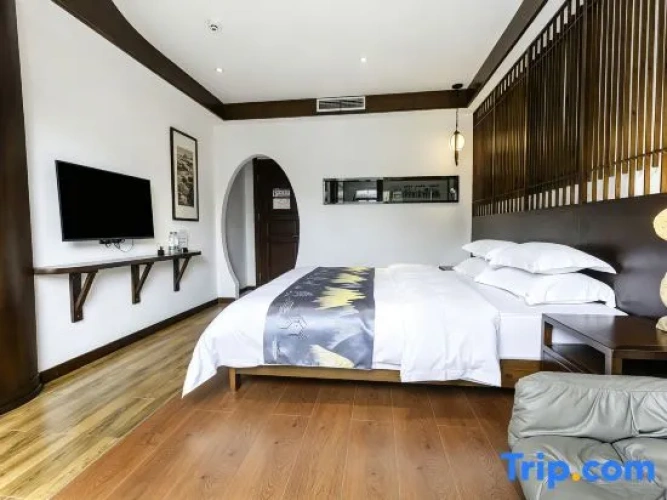 Standard Twin room with city view