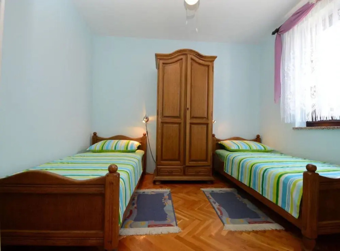 Apartment With Scenic View