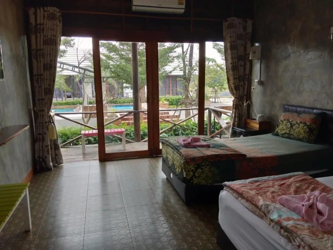 Standard Twin room with garden view