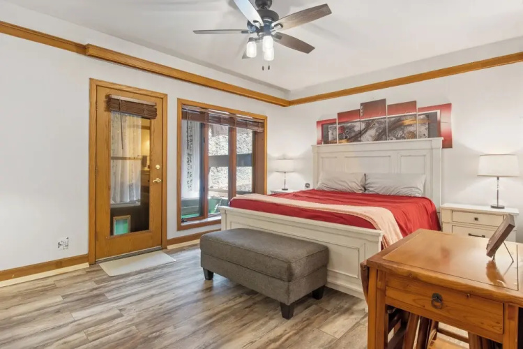 Stunning Lake Views, Pools, Wildlife, Pet-friendly