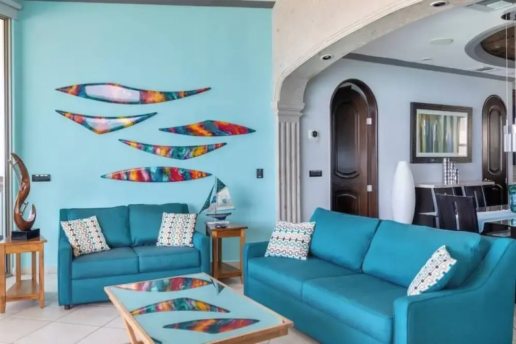 Luxury Beachfront Condo on Sandy Beach