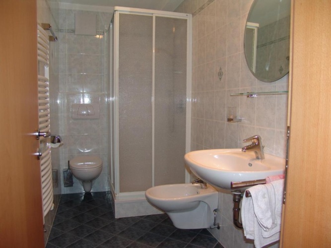 3 Bedrooms Apartment