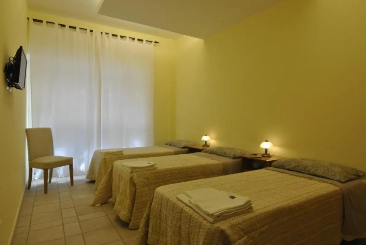 Standard Triple room