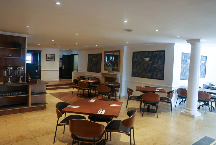 Ramada by Wyndham Cheltenham photo 14