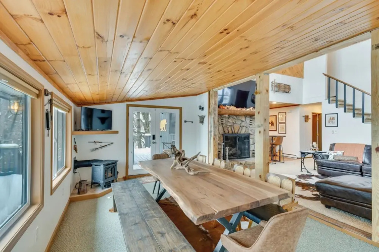 6 Mi to Skiing: Home w/ Hot Tub in Seven Devils!