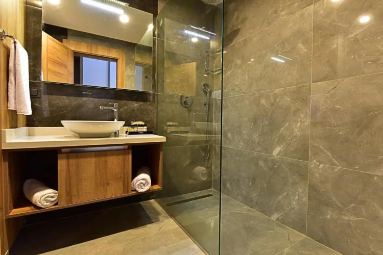 3 Bedrooms Apartment with pool view