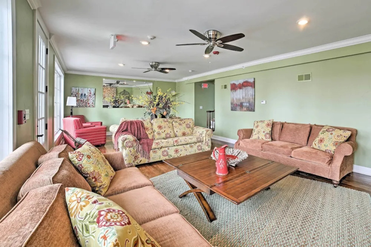 Walk to Branson Landing! Dtwn Home w/ Pool Access