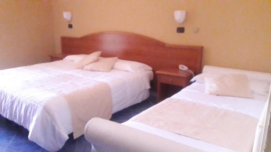 Standard Triple room with balcony