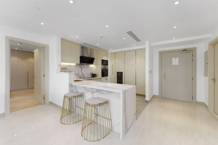 Maison Privee - High-End Palm Apt w/ Picturesque Seafront Views