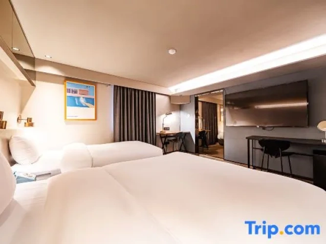 Premier Twin Family room