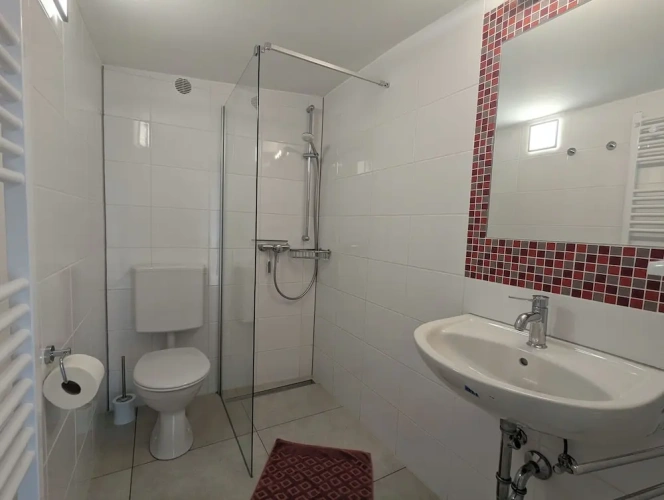 4 Bedrooms Apartment