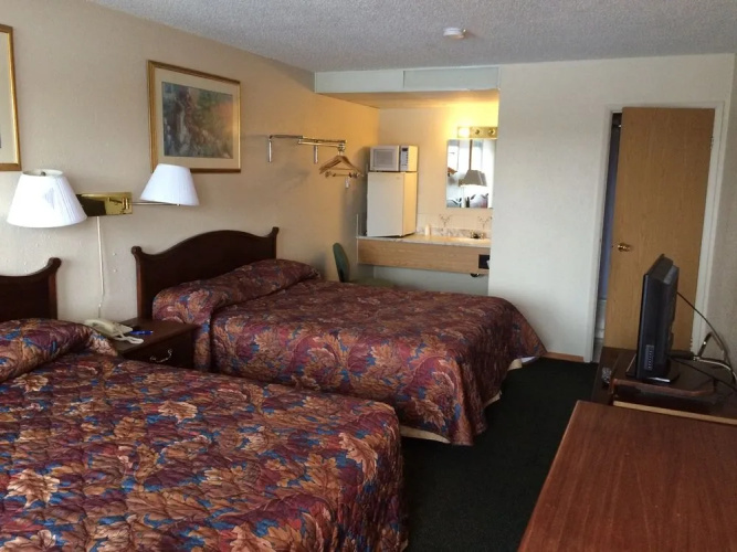 Red Deer Inn & Suites