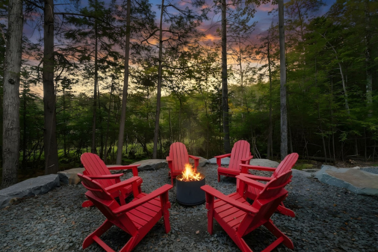 Luxe Lakefront 10min2jfbb w Beach Gameroom Firepit